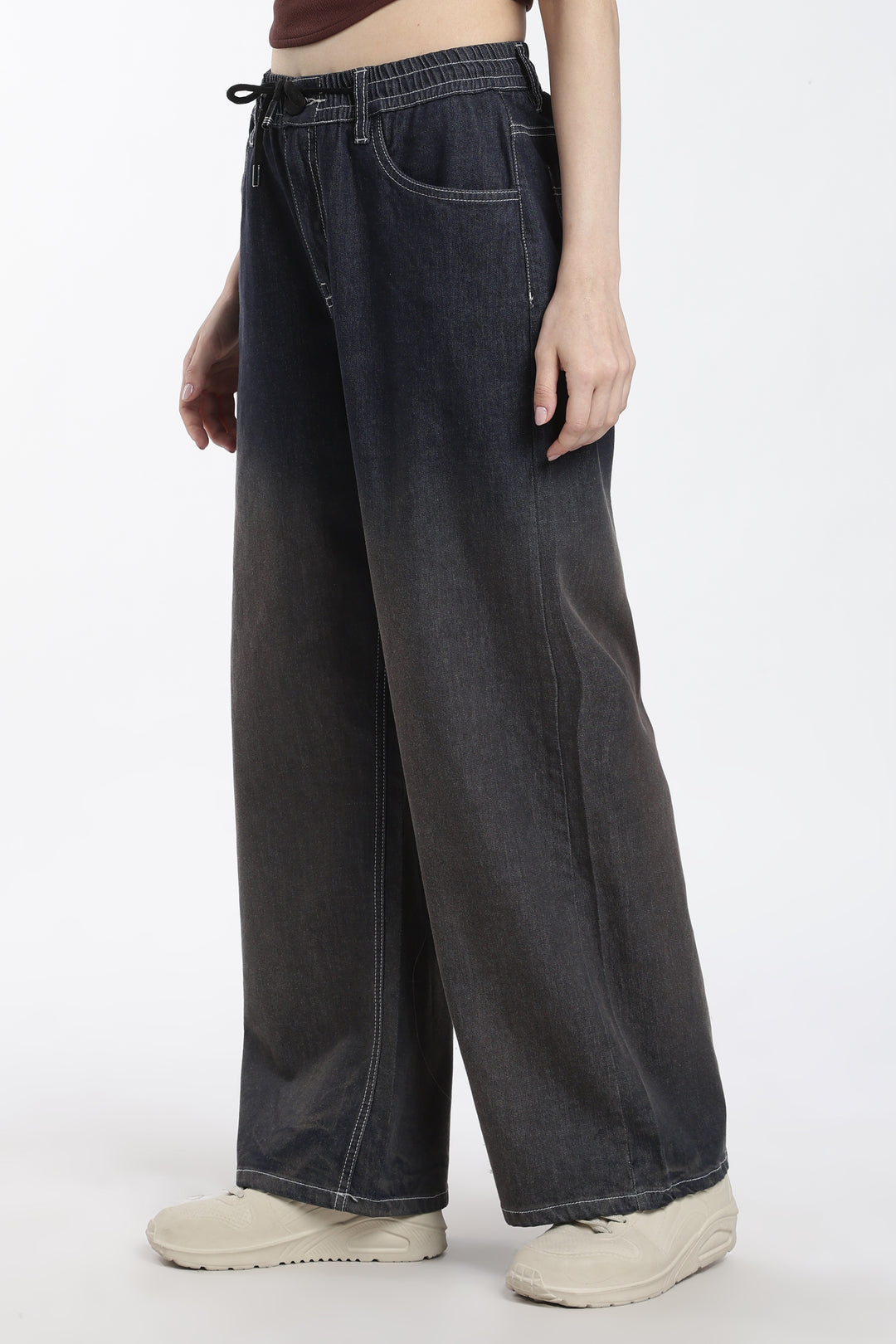 woman wearing wide-leg vintage wash jogger on a white background