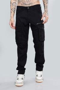 MEN BLACK CARGO PANTS.